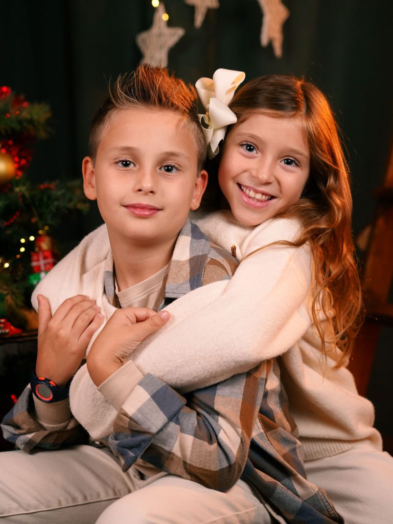 Reportaje navideño con niños sonrientes – Estudio Abel López